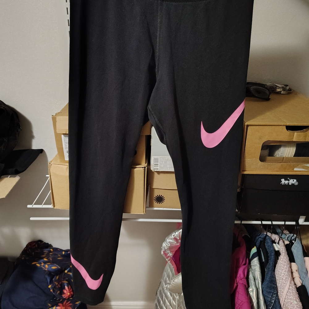 Nike Leggings in Black with Pink Swoosh